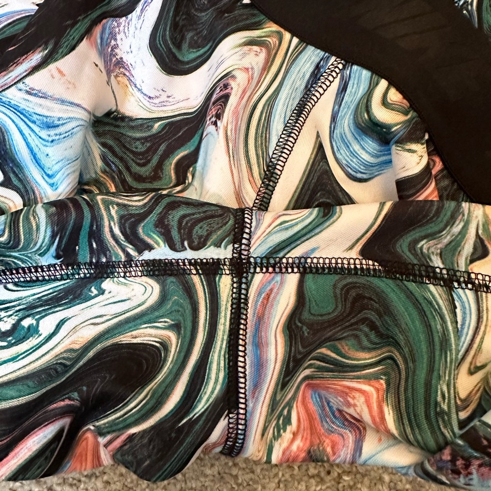 Gently used XS Nike watercolors legging - Picture 3 of 5
